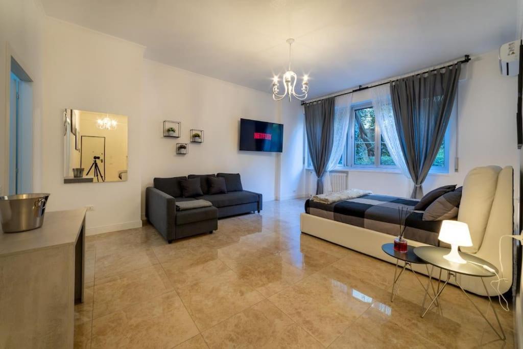 San Babila - Luxury Milanese Apartment Exterior foto